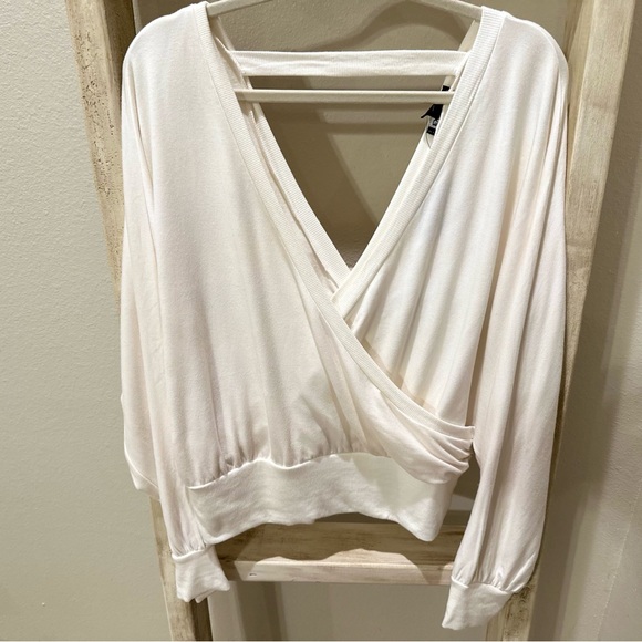 NWT EXPRESS Long Sleeve Cowl Draped Back
London Tee- Size L - Picture 6 of 6